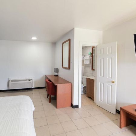American Inn Baton Rouge Bagian luar foto