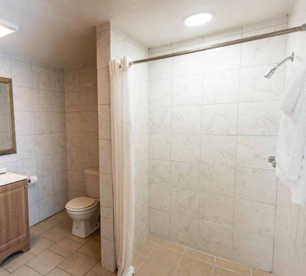 American Inn Baton Rouge Bagian luar foto